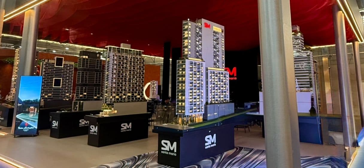 Maquetes dos empreendimentos no estande da SM Santa Maria no Salão do Imóvel